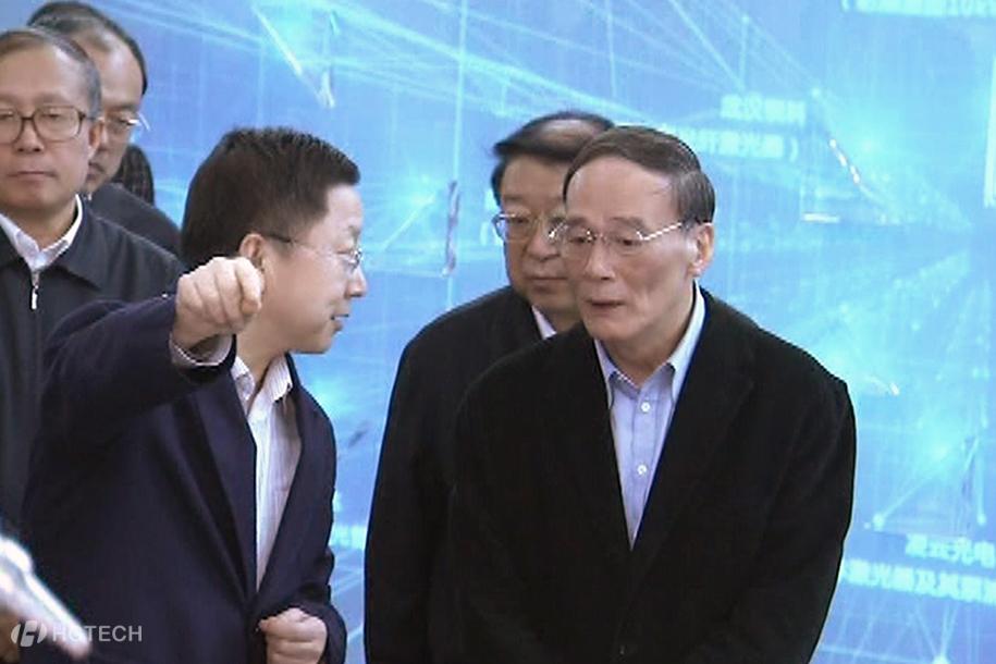 4  2013年11月22日中央政治局常委、中央纪委书记王歧山相识尊龙凯时科技立异效果.jpg